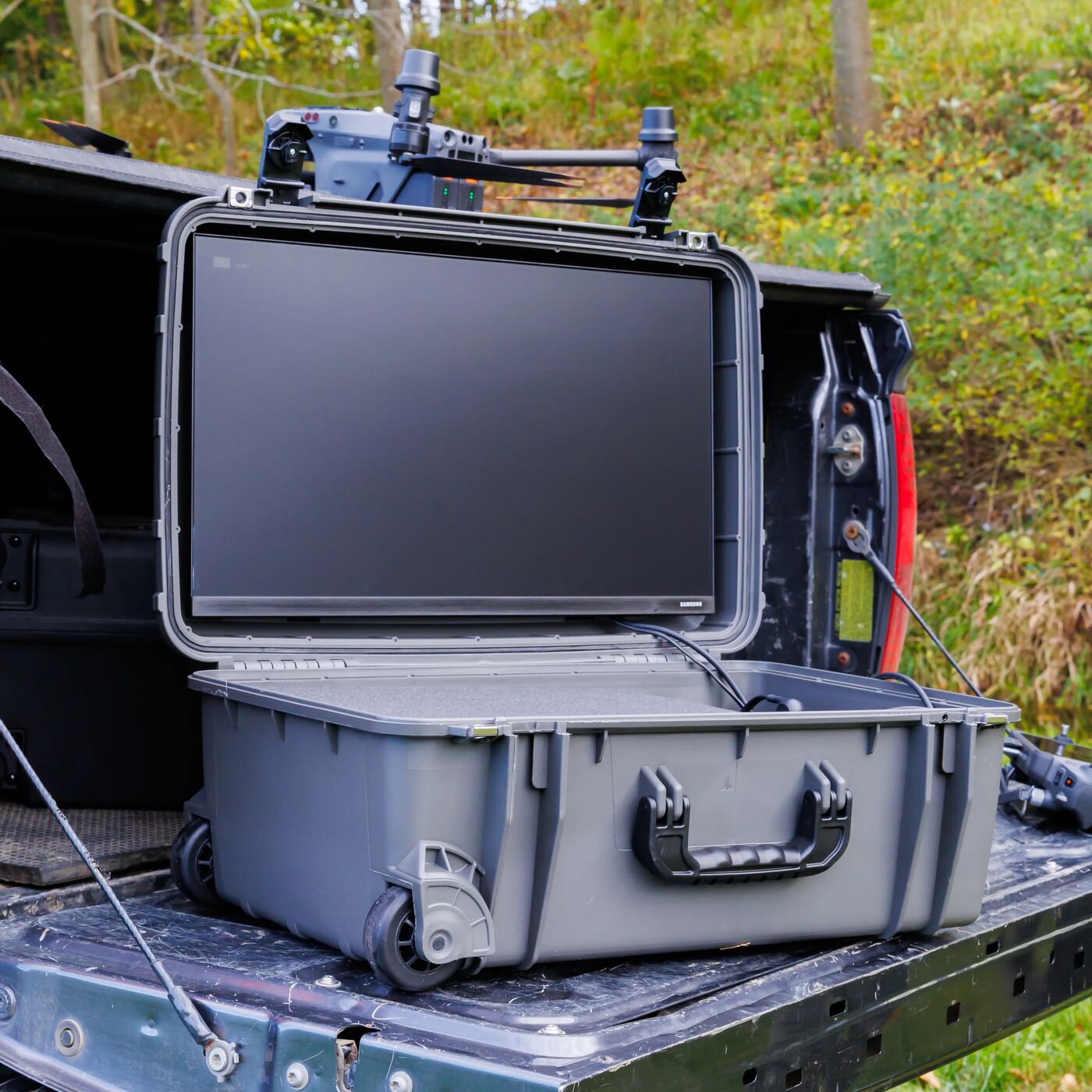 24" Monitor in Hardshell Case w/ Battery